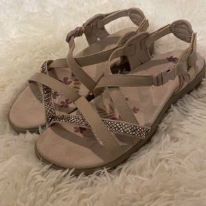 NWOT Skechers rhinestone memory foam sandals
